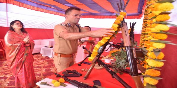 नाशिक : पोलीस दलाच्या वतीने शस्त्रपूजन