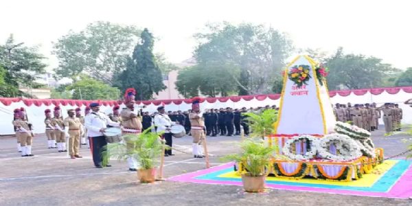 पोलीस स्मृती दिनानिमित्त अतुल सावेंकडून हुतात्मा पोलिसांना श्रद्धांजली