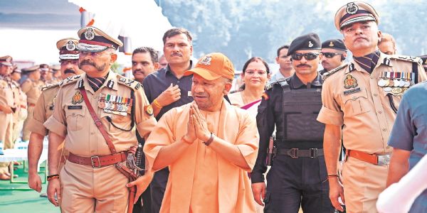 पोलीस स्मृतिदिनी योगी सरकारची पोलिसांना भेट; विविध भत्त्यांमध्ये केली वाढ