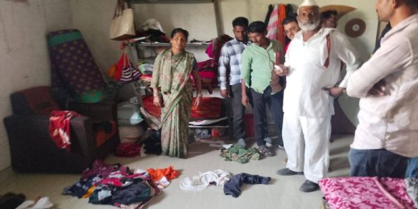 बीड - नित्रुडमध्ये दिवसाढवळ्या घरफोडी; दोन लाखांची रोकड, सोन्याचे दागिने लंपास