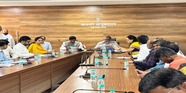 सासवड नपा २३० कंत्राटी कामगारांचे सात महिन्यांचे थकीत वेतन अदा करून दोषींवर कारवाई करा - मंत्री आकाश फुंडकर
