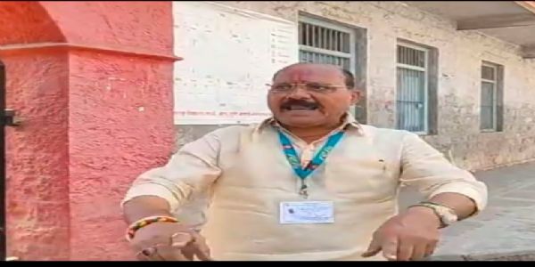 मतदानानंतर बोटावर शाईच नाही; अपक्ष उमेदवार भाऊसाहेब आंधळकरांचा गंभीर आरोप