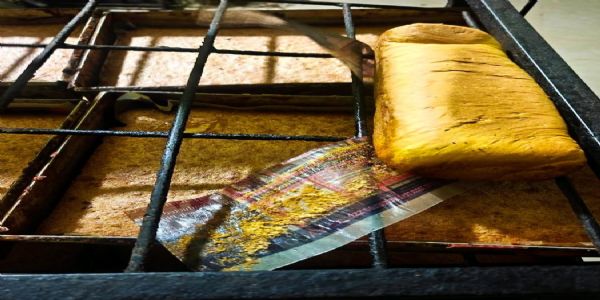 परभणीत एफडीएची कारवाई; १३ लाखांची ४३ क्विंटल हळद जप्त