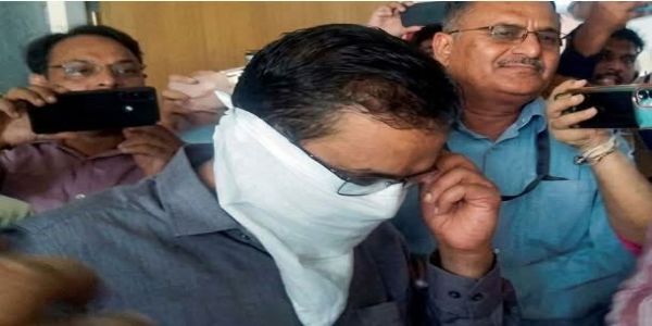 नीट पेपरफुट :  मोटेगावकरच्या मोबाईलमध्ये केमिस्ट्रीचे ४५ प्रश्न आढळल्याचा दावा