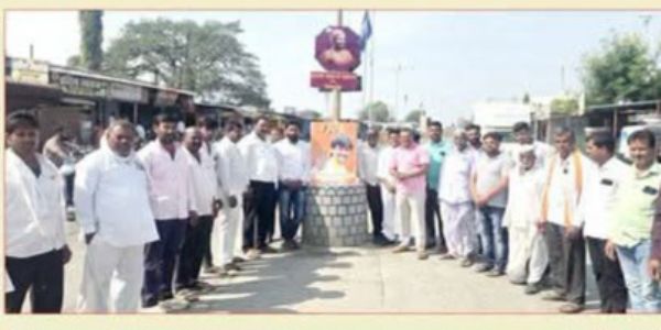 बीड - लिंबागणेशमध्ये मराठा सेवकांची निदर्शने