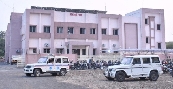 उद्याला लोकशाही भवन येथे मतमोजणी मतमोजणी केंद्रात १७५ अधिकारी, कर्मचारी नियुक्त; पोलीस बंदोबस्तही चोख उद्याला लोकशाही भवन येथे मतमोजणी मतमोजणी केंद्रात १७५ अधिकारी, कर्मचारी नियुक्त; पोलीस बंदोबस्तही चोख