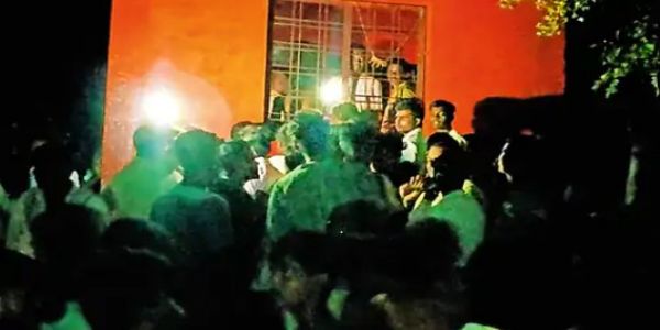 यवतमाळमध्ये गुप्तधनासाठी खोदला खड्डा; दोघे ताब्यात: पाच जणांचा पोलिसांना गुंगारा
