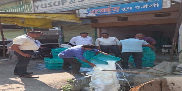 अमरावतीत राजहंस दूध एजन्सीमधील १८६ लिटर दूध नष्ट