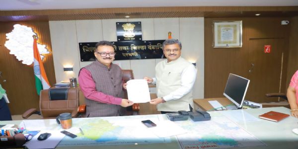 परभणीच्या जिल्हाधिकारीपदी अण्णासाहेब चव्हाण रुजू