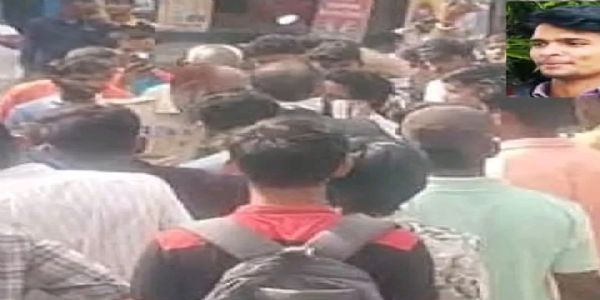 भर रस्त्यात विद्यार्थिनीवर तरुणाकडून खंजीरने हल्ला