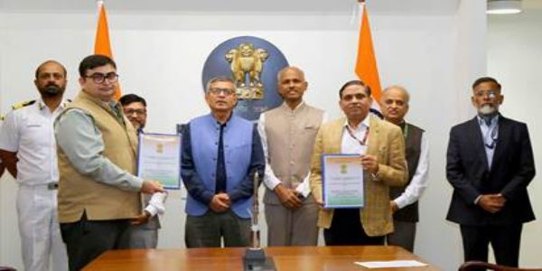 नौदलाच्या युद्धनौकांसाठी ब्राह्मोस फायर कंट्रोल प्रणाली आणि प्रक्षेपक खरेदीसाठी 661 कोटींच्या करारावर स्वाक्षरी