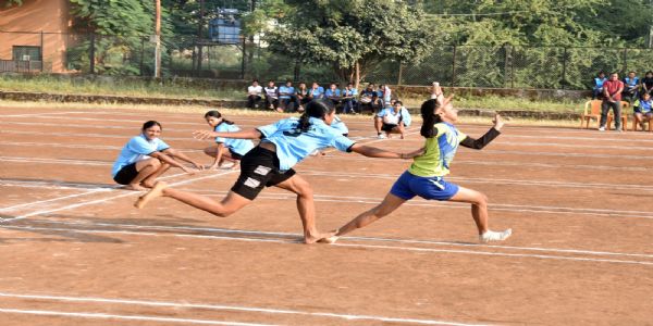 नाशिक - एसएनडीटी आंतरविद्यापीठ क्रीडा महोत्सवात विविध क्रीडा प्रकारांत रंगतदार सामने