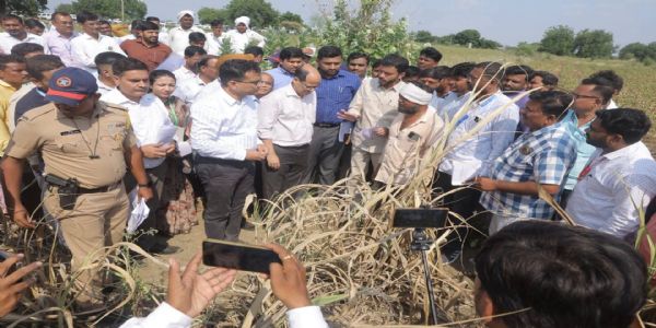 केंद्रीय पथकाची गेवराई आणि बीड तालुक्यांतील विविध गावांना भेटी