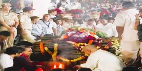 नटसम्राट अनंतात विलीन ; शासकीय इतमामात अखेरचा निरोप