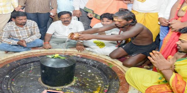 मातृभक्त मोनू सिंगचे परळीत अभूतपूर्व स्वागत!