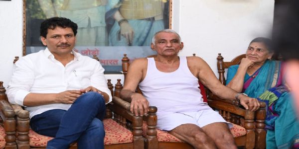 आरोग्यमंत्र्यांची हेमलकसा येथील 