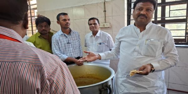 अकोल्यातील सर्वोपचार रुग्णालयात उद्धट वागणुकीवरून खळबळ; आ. पठाण यांची माघार, तरीही व्यवस्थेला इशारा