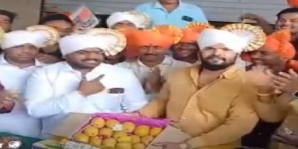 कोल्हापूरमध्ये हापूस आंब्याचा पहिला सौदा; १५ आंब्यांसाठी ६,०२१ रुपये भाव