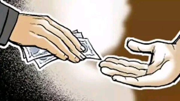 पदोन्नतीसाठी २५ हजार रुपयांच्या लाचेची केली मागणी -गृहरक्षक कार्यालयातील तिघेजण ताब्यात, लाचलुचपत प्रतिबंधक विभागाची कारवाई पदोन्नतीसाठी २५ हजार रुपयांच्या लाचेची केली मागणी -गृहरक्षक कार्यालयातील तिघेजण ताब्यात, लाचलुचपत प्रतिबंधक विभागाची कारवाई