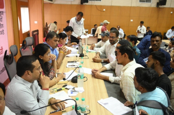 मनपाचा जनसंवाद व कर सुनावणी कार्यक्रमाला उत्स्फूर्त प्रतिसाद डॉ. बाबासाहेब आंबेडकर सभागृहात नागरिकांच्या तक्रारींवर थेट सुनावणी