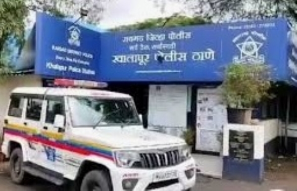 मुंबई–पुणे एक्सप्रेस वेवर तिहेरी अपघात; चालक गंभीर जखमी