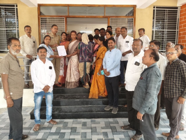 सरपंचाचा अपमान; लोकशाहीवर हल्ल्याचा आरोप जामगाव खडका प्रकरणी बेनोडा शहीद पोलीस ठाण्यावर संतप्त मोर्चा