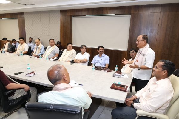 Nagaland representatives study technology at Raigad Cooperative Bank Nagaland representatives study technology at Raigad Cooperative Bank