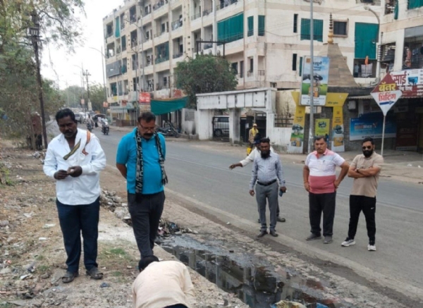 प्रभाग ६ मध्ये महापौर श्रीचंद तेजवाणी यांची अचानक पाहणी; स्वच्छतेसाठी प्रशासनाला कडक सूचना घाण, कचरा व प्रलंबित कामांबाबत अधिकाऱ्यांना तातडीने कारवाईचे आदेश