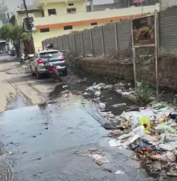 परभणी शहरातील कचऱ्याचा प्रश्न गंभीर; नागरिक त्रस्त परभणी शहरातील कचऱ्याचा प्रश्न गंभीर; नागरिक त्रस्त