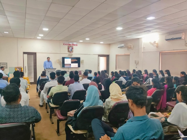 शिवकालीन दुर्गव्यवस्थापन व्याख्यानाला उपस्थित विद्यार्थी