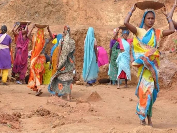 मेळघाट मनरेगा मजुरांच्या बँक खात्यामध्ये २८ कोटी होळीनिमित्त आदिवासी बांधवांना दिलासा