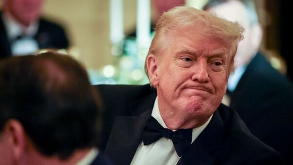 एपस्टीन फाईल्स: ट्रम्पच्या आरोपांशी संबंधित रेकॉर्ड रोखल्याबद्दल एफबीआय चौकशी करणार एपस्टीन फाईल्स: ट्रम्पच्या आरोपांशी संबंधित रेकॉर्ड रोखल्याबद्दल एफबीआय चौकशी करणार