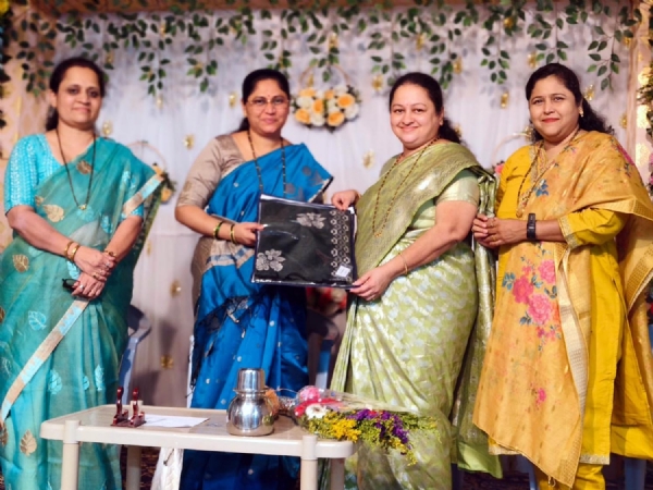 टिळक आळी महिला मंडळातर्फे नगराध्यक्षांचा सत्कार
