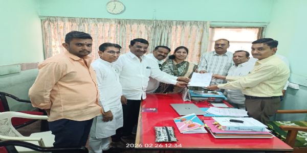 अकोला - महानगरपालिकेच्या दक्षिण झोन सभापती पदासाठी पूजा  गावंडे यांचे नामांकन दाखल