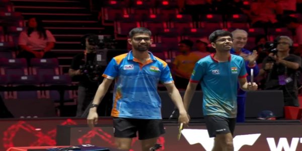 भारतीय टेबल टेनिसपटू मानुष-मानव जोडी सिंगापूर स्मॅशच्या उपांत्य फेरीत