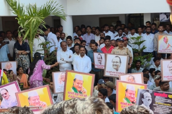 बारामती पोलीस ठाणे अजित पवार समर्थक बारामती पोलीस ठाणे अजित पवार समर्थक