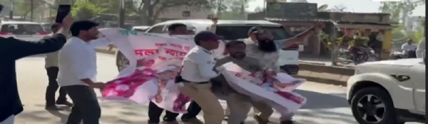 मुख्यमंत्री ताफा अडवला