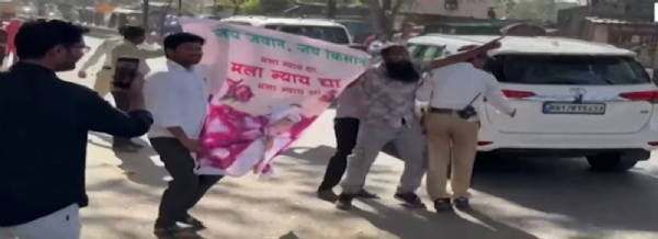 मुख्यमंत्री ताफा अडवला