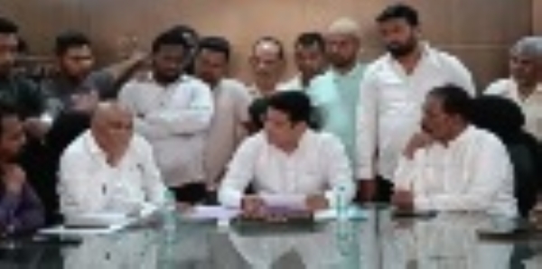 नगराध्यक्ष कुलदीपक शेंडे यांची नगरविकास मंत्री एकनाथ शिंदे यांच्याकडे मागणी