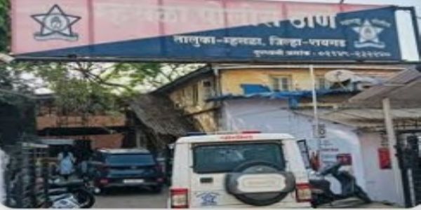 रायगड - बकरी आडवी आल्याने दुचाकी घसरली; प्रवाशाचा मृत्यू