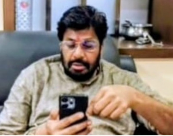 ऊस तोडणीसाठी मराठवाड्यात गेलेल्या मेळघाटातील मजुरांच्या मदतीसाठी बच्चू कडूंची धावाधाव..