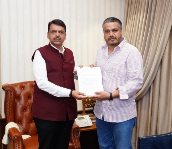 मुख्यमंत्री फडणवीस रोहित पवार मुख्यमंत्री फडणवीस रोहित पवार