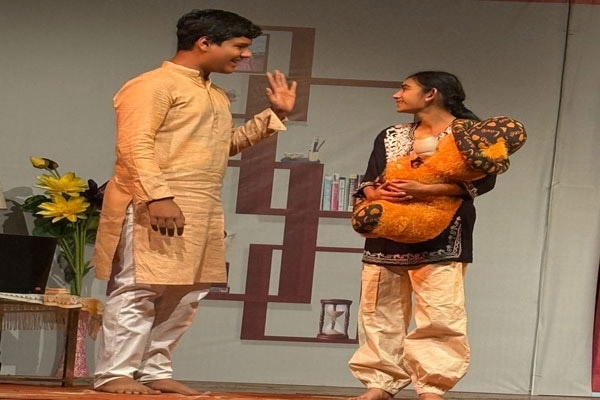 बालनाट्य स्पर्धेच्या अंतिम फेरीला प्रारंभ थाटात झाला शुभारंभ बालनाट्य स्पर्धेच्या अंतिम फेरीला प्रारंभ थाटात झाला शुभारंभ