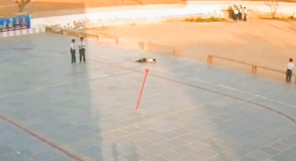 शाळेच्या मैदानात खेळताने अचानक कोसळलेली दिव्या बापेडिया