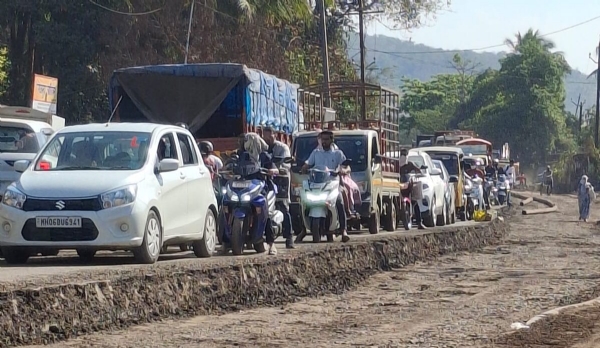 Heavy vehicle traffic continues by placing the order on the roof
