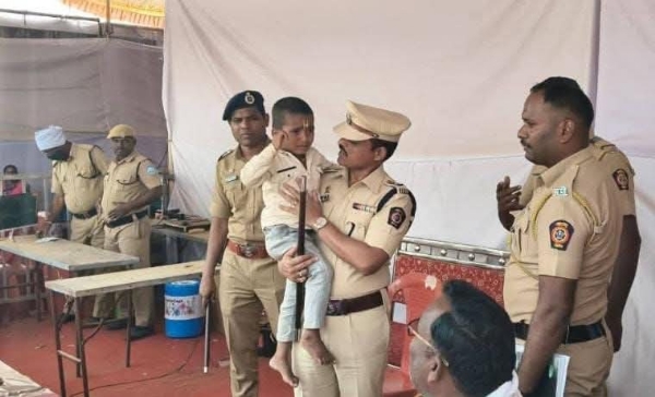 पोलिसांचे कौतुक