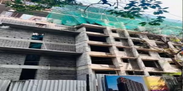मुंबई : निर्माणाधिन इमारतीवरून 6 कामगार कोसळले; एकाचा मृत्यू