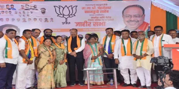 जिल्हा परिषद निवडणुकीसाठी चंद्रशेखर बावनकुळे यांची हिप्पळगाव येथे प्रचार सभा