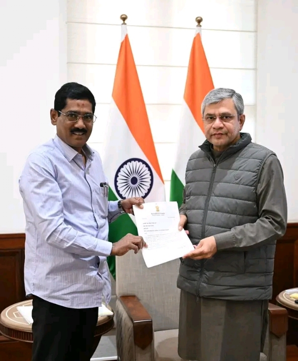 MP Sonawane met with the Railway Minister to expedite the stalled railway projects in Marathwada.