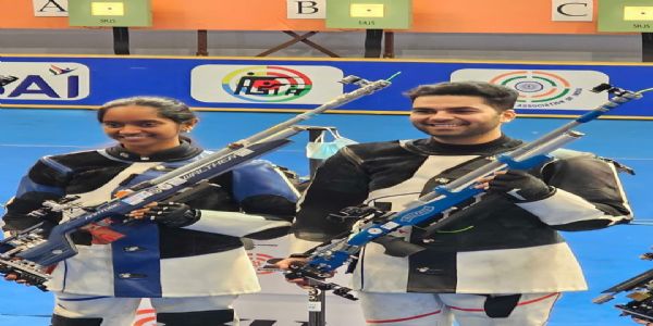 अर्जुन आणि इलावेनिलला १० मीटर एअर रायफल मिश्र सांघिक प्रकारात सुवर्णपदक